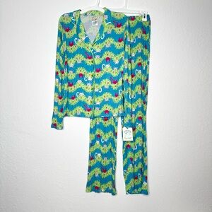 Nite Nite Munki Munki Two-Piece Christmas Pajama Set In Playful Cats Xmas Yarn